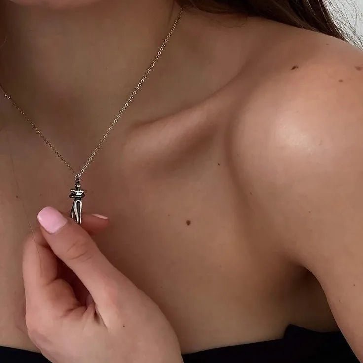 Eternal Hug Necklace - MAURÉ