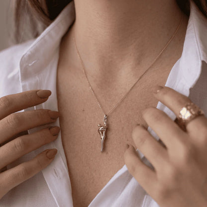 Mother’s Embrace Necklace – Amorae